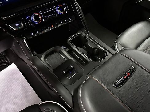 Used 2024 GMC Sierra 2500 AT4X image 22