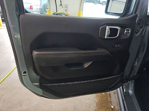 Used 2025 Jeep Wrangler Sahara 4xe image 14