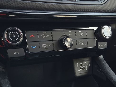 New 2026 Jeep Compass Latitude AWD/4WD image 14