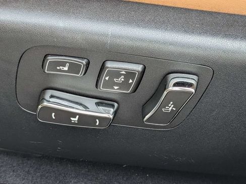 Used 2016 Lexus LS 460 w/ F Sport Package RWD image 19