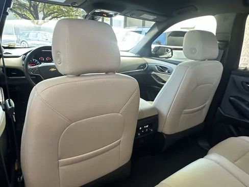 Used 2023 Chevrolet Traverse LS FWD image 23