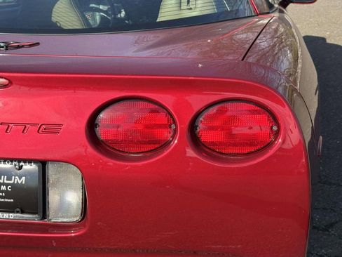 Used 2004 Chevrolet Corvette Coupe w/ Roof Package image 9