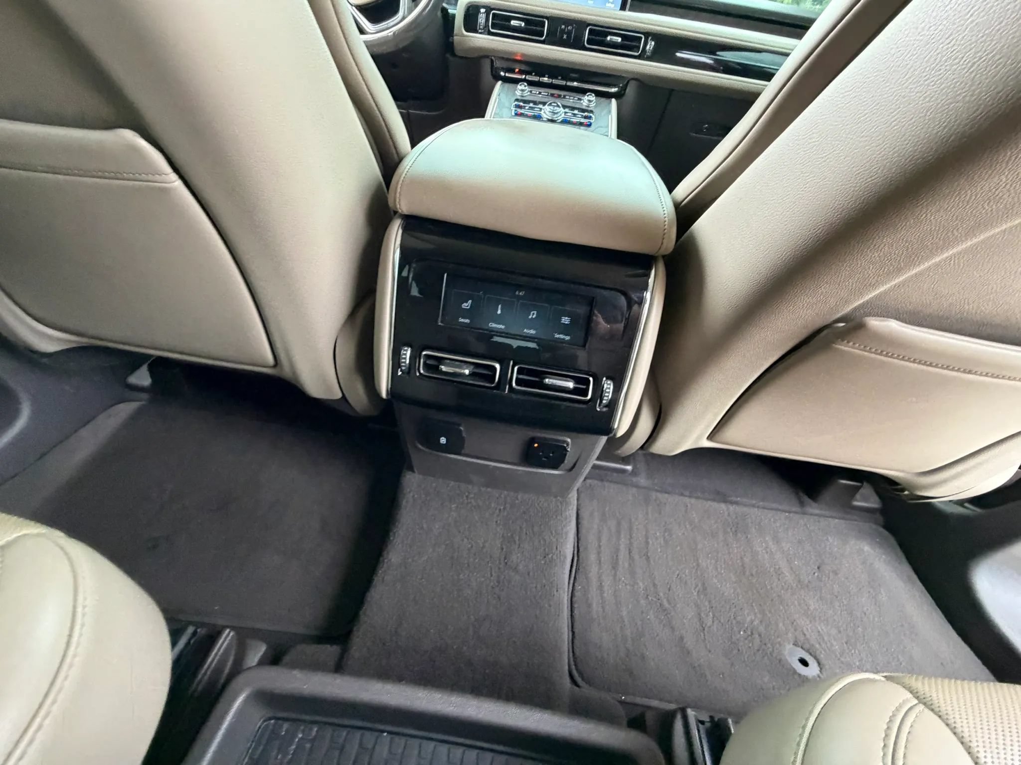Used 2020 Lincoln Aviator Reserve w/ Elements Package Plus RWD image 32