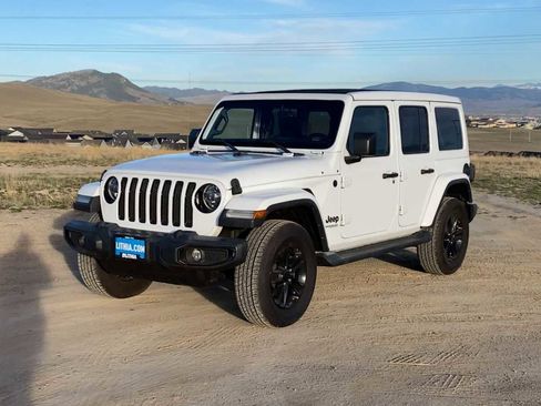 Used 2021 Jeep Wrangler Unlimited Sahara AWD/4WD image 4