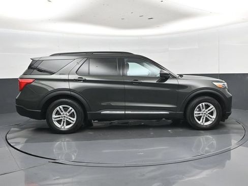 Used 2022 Ford Explorer XLT RWD image 2