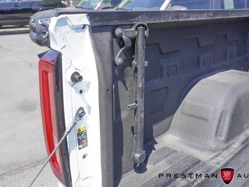 Used 2021 GMC Sierra 1500 AT4 w/ AT4 Value Package AWD/4WD image 11