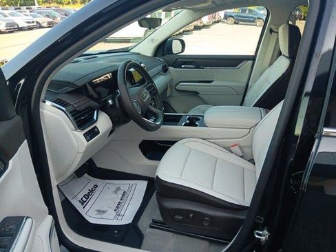 New 2026 GMC Acadia Denali w/ Super Cruise Package FWD image 7
