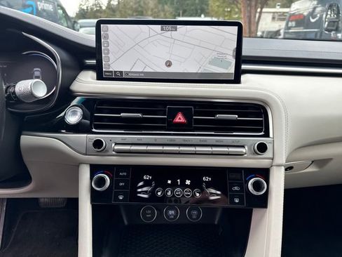 Used 2024 Genesis G70 2.5T image 23