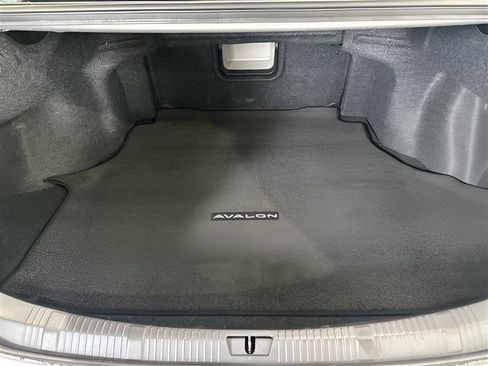Used 2014 Toyota Avalon Limited w/ Technology Package FWD image 27