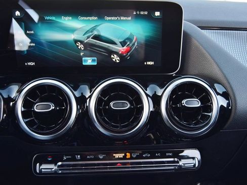 Used 2021 Mercedes-Benz GLA 250 4MATIC w/ Premium Package image 29