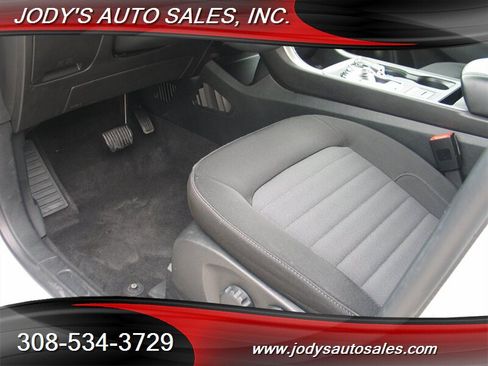 Used 2024 Ford Edge SE w/ Black Appearance Package image 4