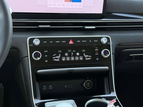 Used 2025 Genesis GV80 2.5T image 19