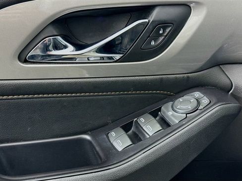 Used 2018 Chevrolet Traverse LS image 19