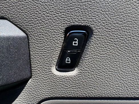 Used 2016 Ford F150 XL w/ Equipment Group 101A Mid AWD/4WD image 23