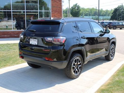 Used 2025 Jeep Compass Trailhawk w/ Trailhawk Elite Group AWD/4WD image 39