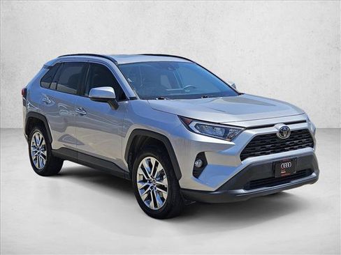 Used 2021 Toyota RAV4 XLE Premium FWD image 3
