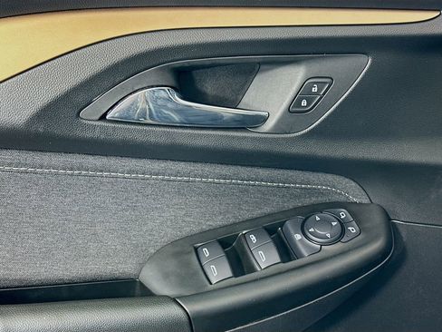 Used 2021 Chevrolet TrailBlazer ACTIV w/ Sun and Liftgate Package image 17