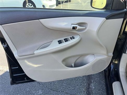 Used 2013 Toyota Corolla LE image 16