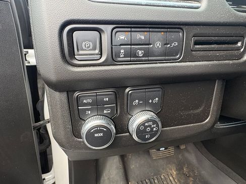Used 2022 GMC Yukon SLT w/ SLT Luxury Package AWD/4WD image 10