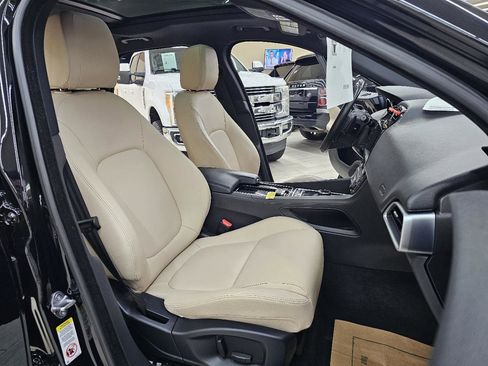 Used 2018 Jaguar F-PACE Premium image 20