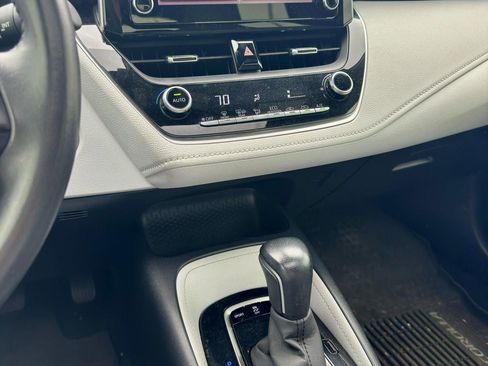 Used 2020 Toyota Corolla SE w/ SE Premium Package FWD image 19