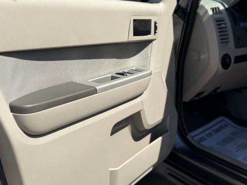 Used 2010 Ford Escape XLT image 11