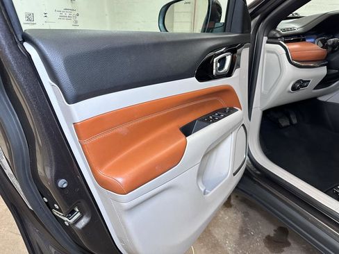 Certified 2023 Jeep Compass Limited image 23