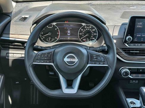 Used 2025 Nissan Altima 2.5 SV FWD image 26