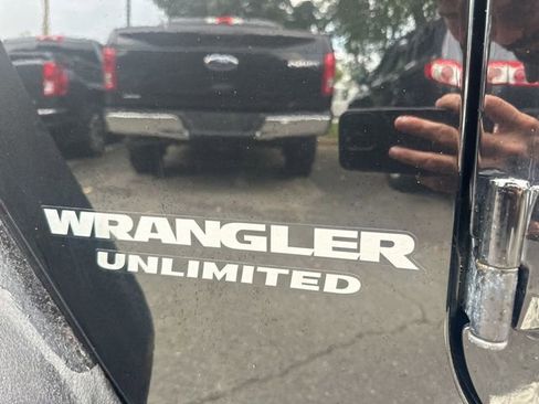 Used 2014 Jeep Wrangler Unlimited Rubicon w/ Connectivity Group AWD/4WD image 17