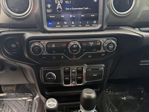 Used 2023 Jeep Gladiator Overland AWD/4WD image 26