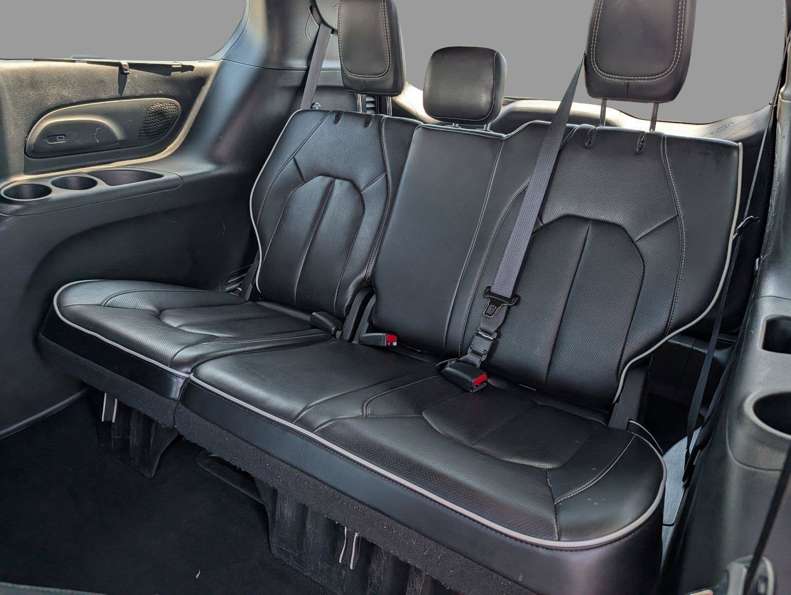 Used 2025 Chrysler Pacifica Limited FWD image 34