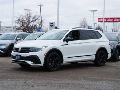 Certified 2023 Volkswagen Tiguan SE R-Line image 3