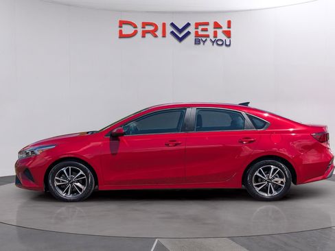 Used 2024 Kia Forte LXS image 2