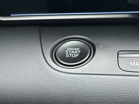 Certified 2025 Hyundai Elantra SEL image 25