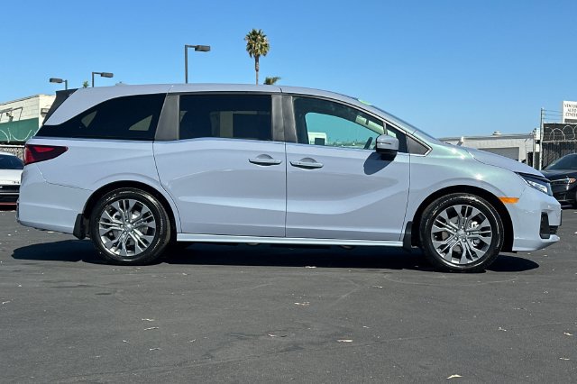 New 2027 Honda Odyssey Touring image 3