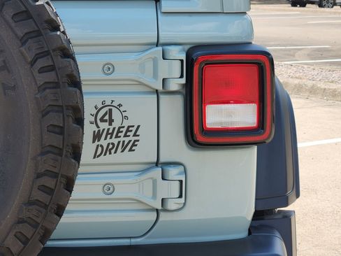 Used 2023 Jeep Wrangler Unlimited w/ Sun & Screen Package AWD/4WD image 12