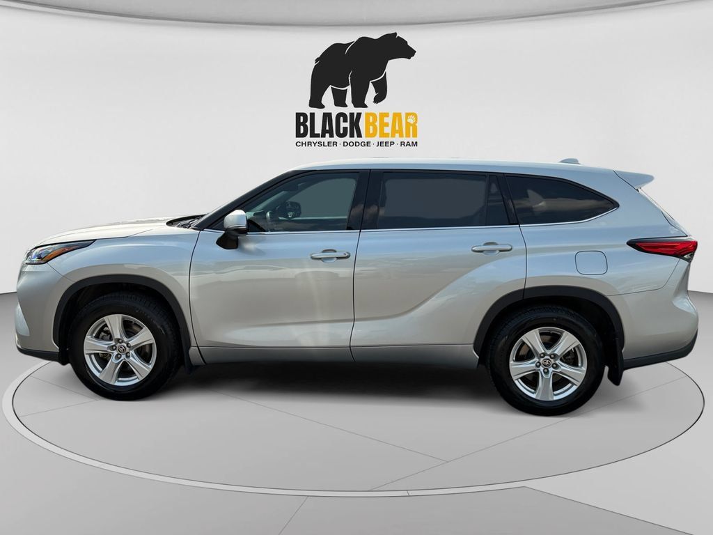 Used 2020 Toyota Highlander LE AWD/4WD image 6