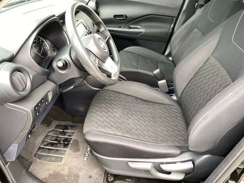 Used 2022 Nissan Kicks S FWD image 10