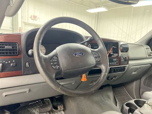 Used 2005 Ford F250 Lariat image 10