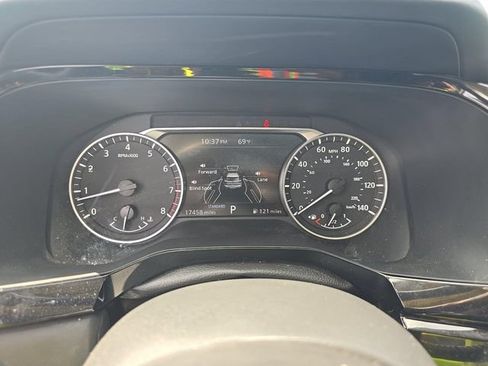 Certified 2025 Nissan Pathfinder SV w/ SV Premium Package FWD image 3