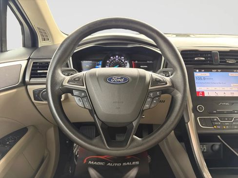 Used 2019 Ford Fusion SE FWD image 27
