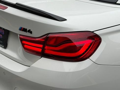 Used 2018 BMW M4 Convertible image 11