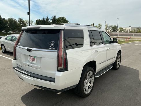 Used 2020 Cadillac Escalade Luxury AWD/4WD image 3
