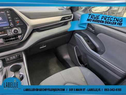 Used 2022 Toyota Highlander LE FWD image 16