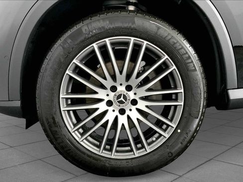Used 2025 Mercedes-Benz GLC 300 4MATIC image 16