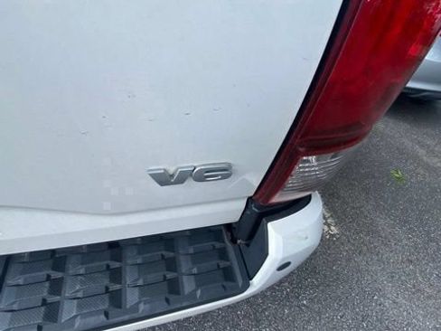 Used 2023 Toyota Tacoma SR5 AWD/4WD image 5