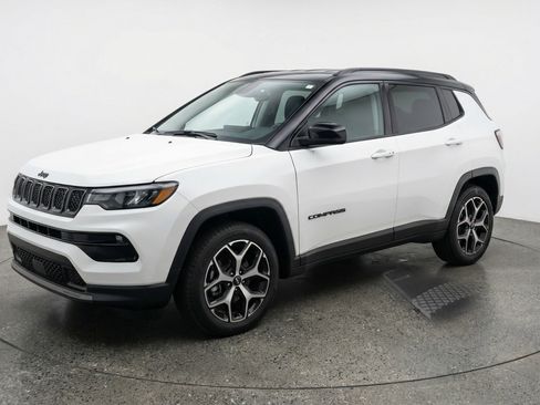 Used 2025 Jeep Compass Limited AWD/4WD image 3