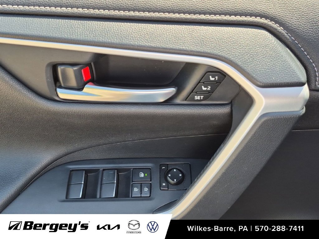Used 2019 Toyota RAV4 Limited w/ Advanced Technology Package AWD/4WD image 14