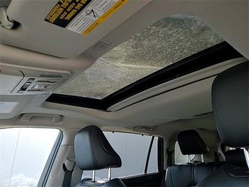 Certified 2023 Toyota Highlander XLE image 20