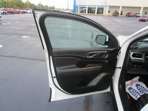 Certified 2023 GMC Acadia SLE w/ Driver Convenience Package image 18